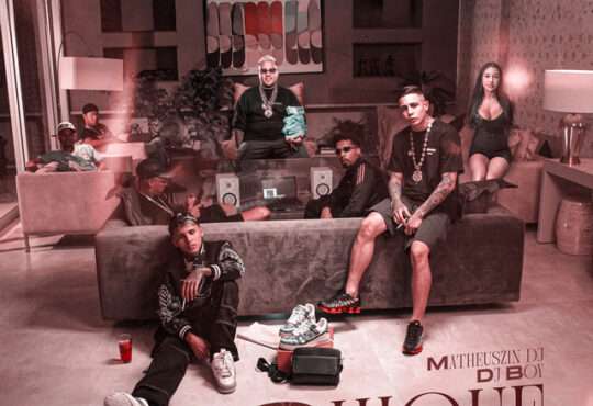 MC Vine7 - Chique de LV (feat. MC Hariel, DJ BOY, Matheuszin DJ, MC Ryan SP)