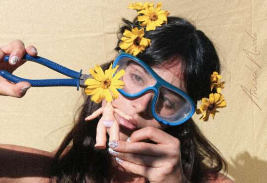 Annick - Flower Girl