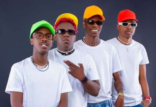 Os Moikanos - Angola Há Festa (Hino)