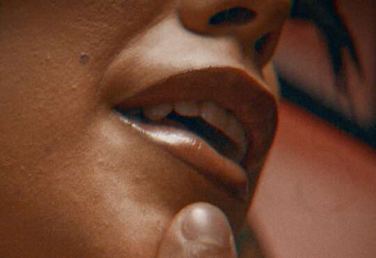 Van Sophie ft. Monsta - Anonimato