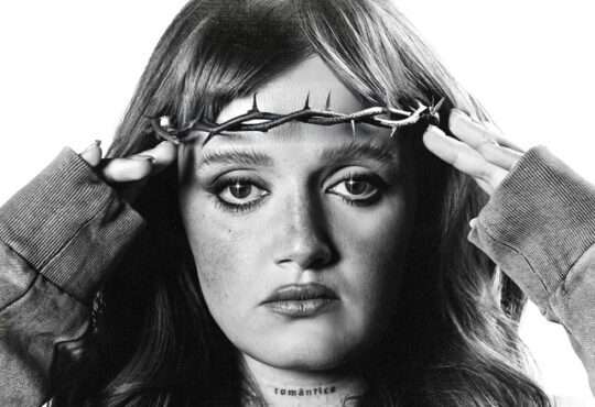 Carolina Deslandes - Feia