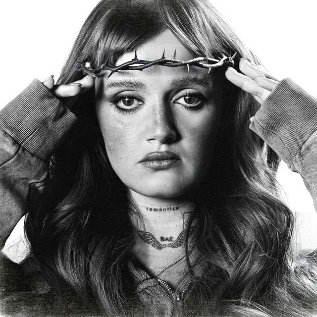 Carolina Deslandes - Feia